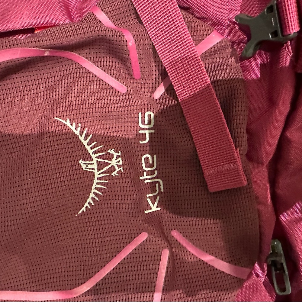 OSPREY Kyte 46 Women's Backpack - Berry